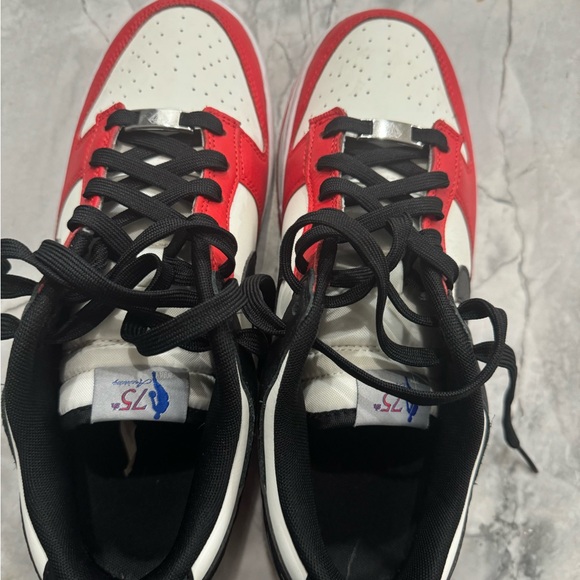 Men’s Nike dunks.  Great Condition - Picture 2 of 5